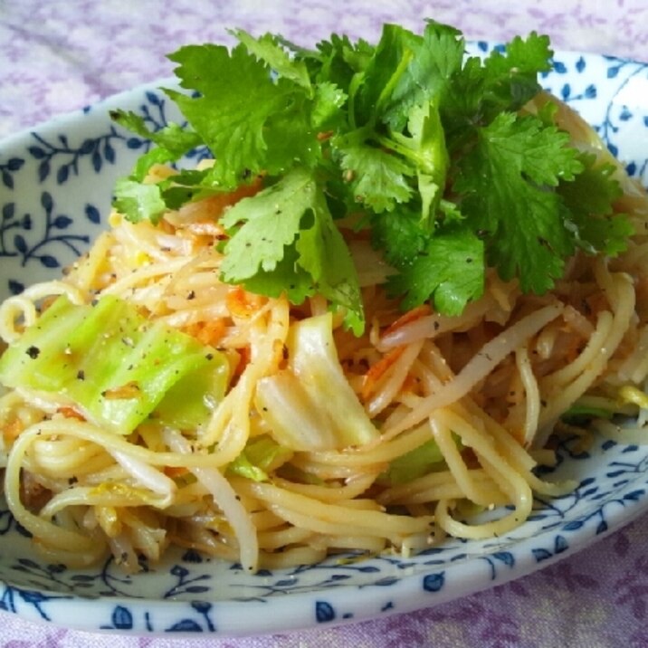 ちょっと余ってしまった桜海老で☆エスニック焼きそば